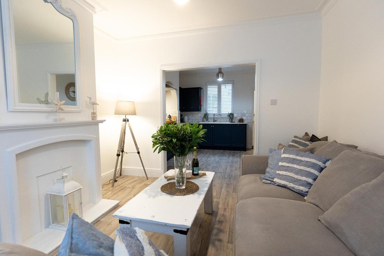 Sea Star - Coastal 3-bed Retreat In The Heart Of
